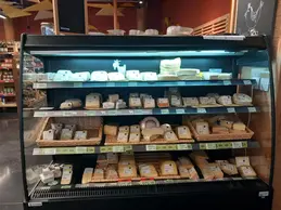 48-biocoop-baratier-la-graine-de-lin-magasin-bio-alimentation-fromage-local-libre-service.webp